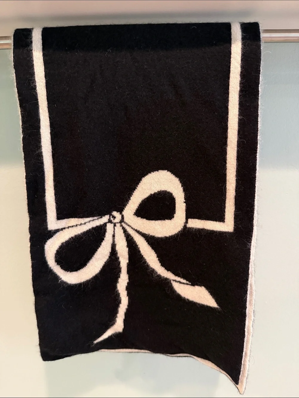 Banana Republic Black and Cream Bow Scarf